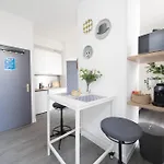 Appartunique - Bardiaux - Moderne - Centre-ville Aparthotel 3*